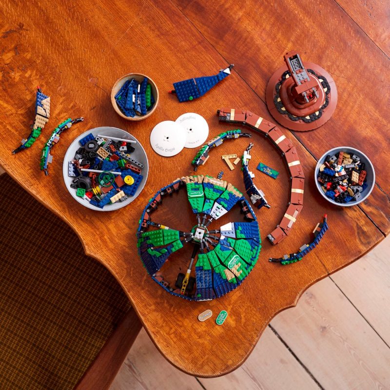 LEGO – Ideas The Globe 21332 Toy Building Kit (2,585 Pieces) - Image 5