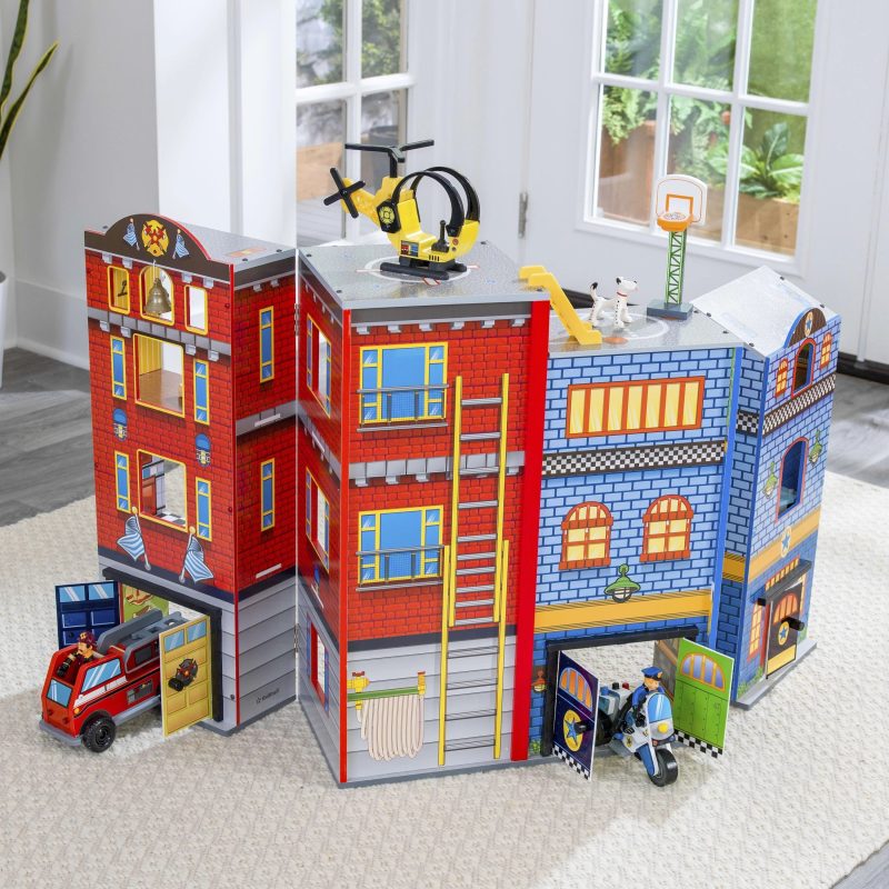 KidKraft Everyday Heroes Wooden Foldable Playset with 26 Pieces - Image 7