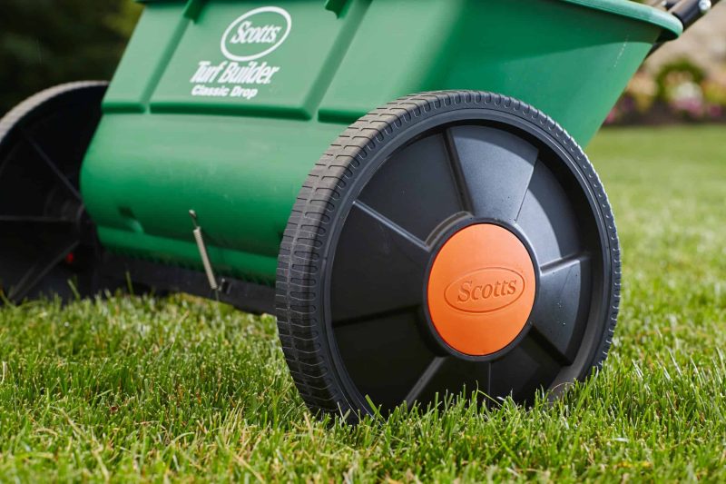 Scotts 32-lb Turf Builder Classic Drop Fertilizer Spreader - Image 13