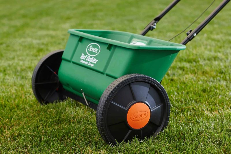 Scotts 32-lb Turf Builder Classic Drop Fertilizer Spreader - Image 11