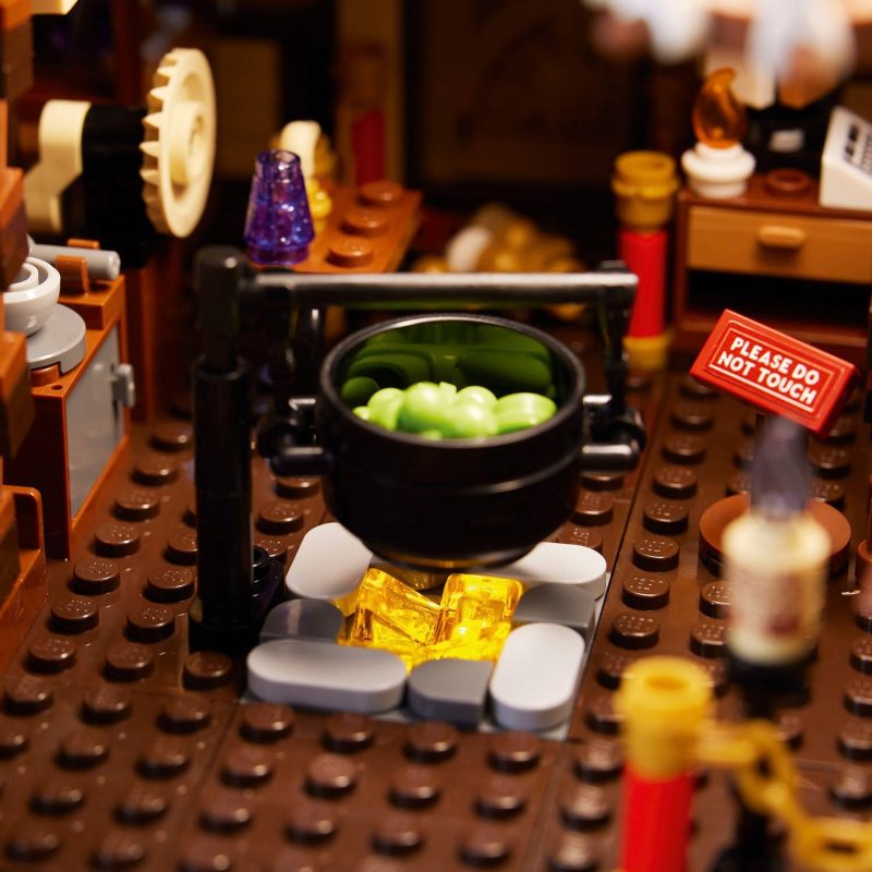 LEGO – Ideas Disney Hocus Pocus: The Sanderson Sisters’ Cottage Building Set, Halloween Gift for Adults 21341 - Image 3