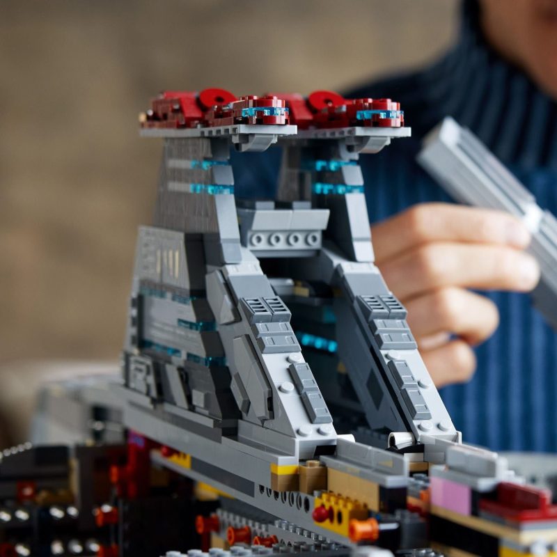 LEGO – Star Wars Venator-Class Republic Attack Cruiser Building Set 75367 - Image 2