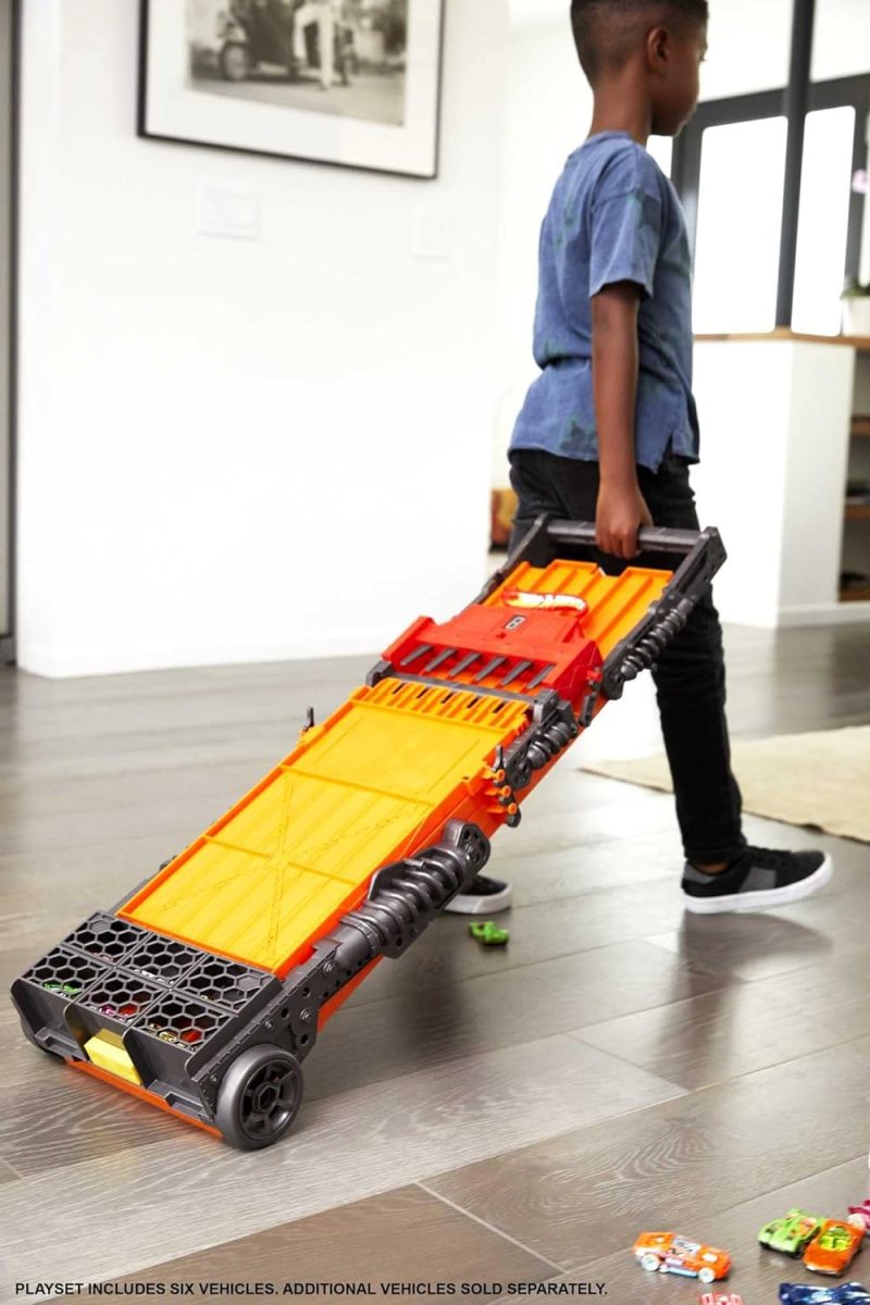 Hot Wheels Toy Car Track Set Super 6-Lane Raceway, 8ft Track that Folds Up for Storage with 6 1:64 Scale Cars - 图片 5