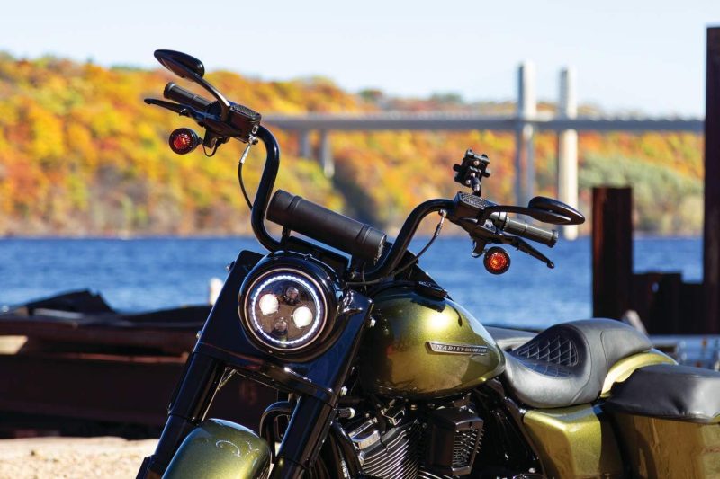 Kuryakyn Road Thunder 300W Motorcycle Sound Bar, Bluetooth & USB, Handlebar Mount, IP66 Waterproof, Satin Black - Image 7