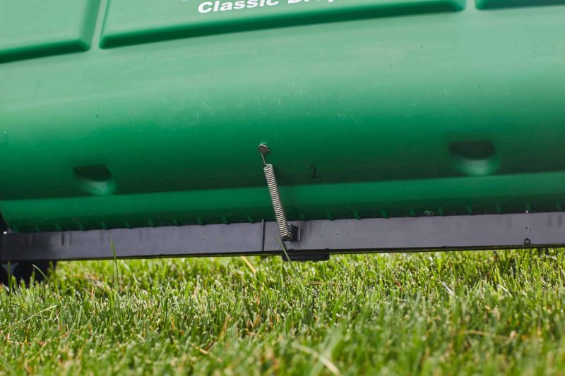 Scotts 32-lb Turf Builder Classic Drop Fertilizer Spreader - Image 14