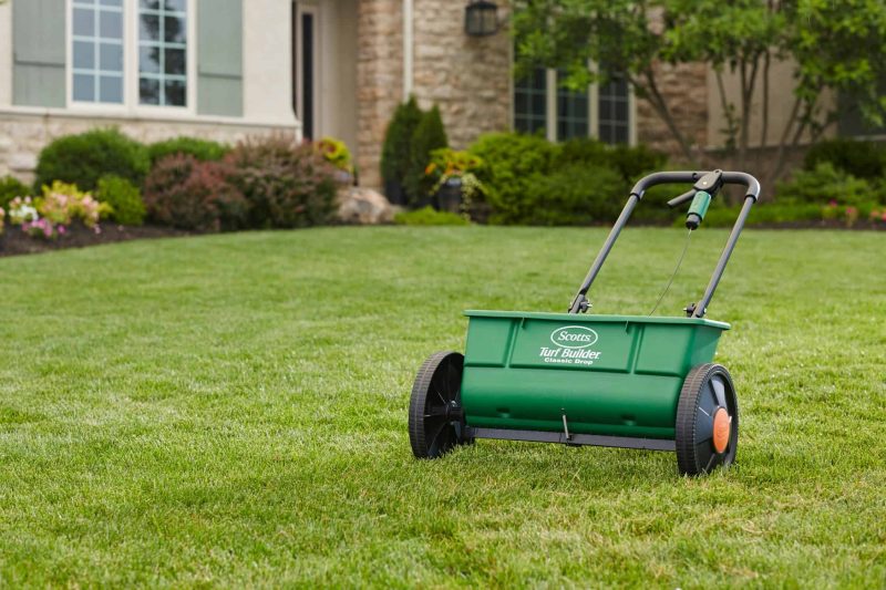 Scotts 32-lb Turf Builder Classic Drop Fertilizer Spreader - Image 12