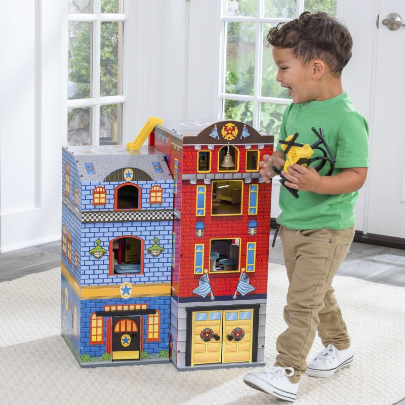 KidKraft Everyday Heroes Wooden Foldable Playset with 26 Pieces - Image 3