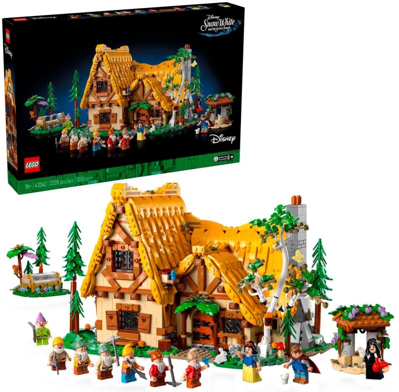 LEGO – Disney Snow White and the Seven Dwarfs’ Cottage Build and Display Set 43242